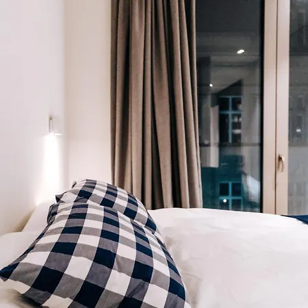Luxe - Modern & Spacious 2br With Balcony View Lejlighed