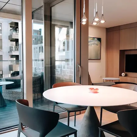 Apartment Luxe - Modern & Spacious 2br With Balcony View *