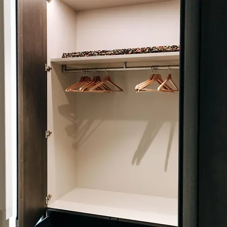 Luxe - Modern & Spacious 2br With Balcony View Lejlighed *