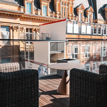 Apartment Luxe - Modern & Spacious 2br With Balcony View