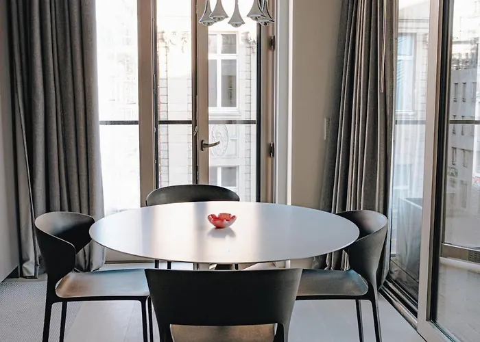 Luxe - Modern & Spacious 2br With Balcony View