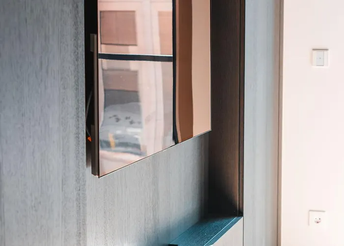 Luxe - Modern & Spacious 2br With Balcony View