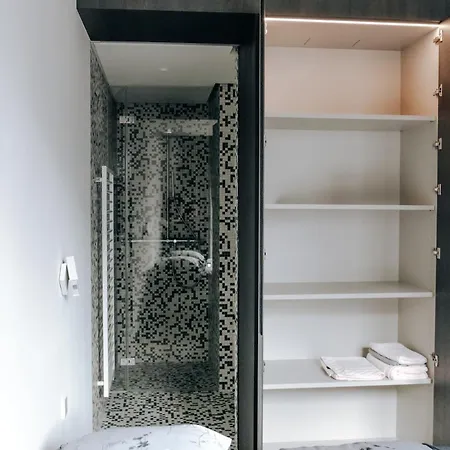 Luxe - Modern & Spacious 2br With Balcony View