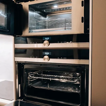 アパート Luxe - Modern & Spacious 2br With Balcony View