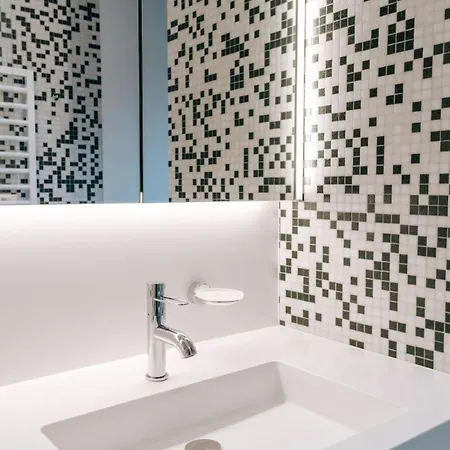 Appartement Luxe - Modern & Spacious 2br With Balcony View *