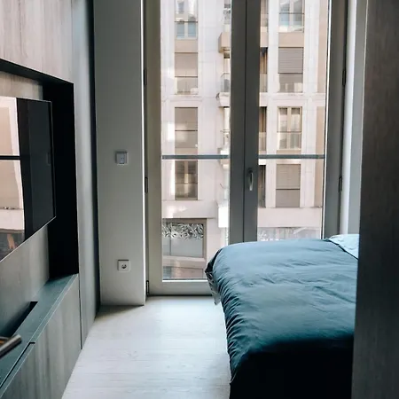 Luxe - Modern & Spacious 2br With Balcony View شقة *