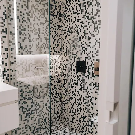 شقة Luxe - Modern & Spacious 2br With Balcony View