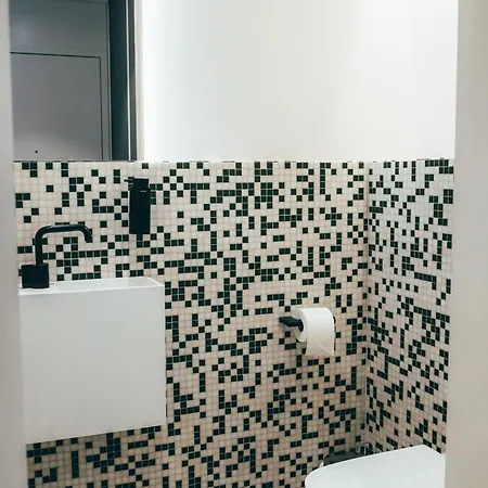 Luxe - Modern & Spacious 2br With Balcony View *