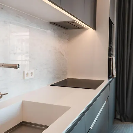 Luxe - Modern & Spacious 2br With Balcony View