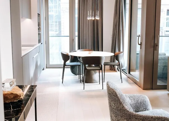 Luxe - Modern & Spacious 2br With Balcony View *