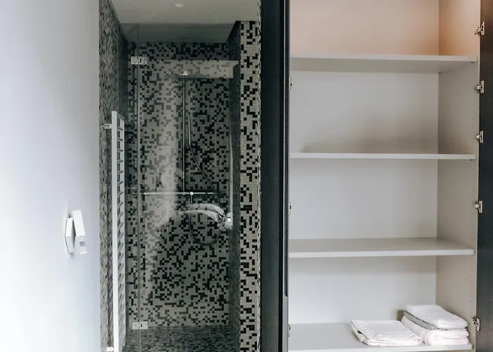 Luxe - Modern & Spacious 2br With Balcony View