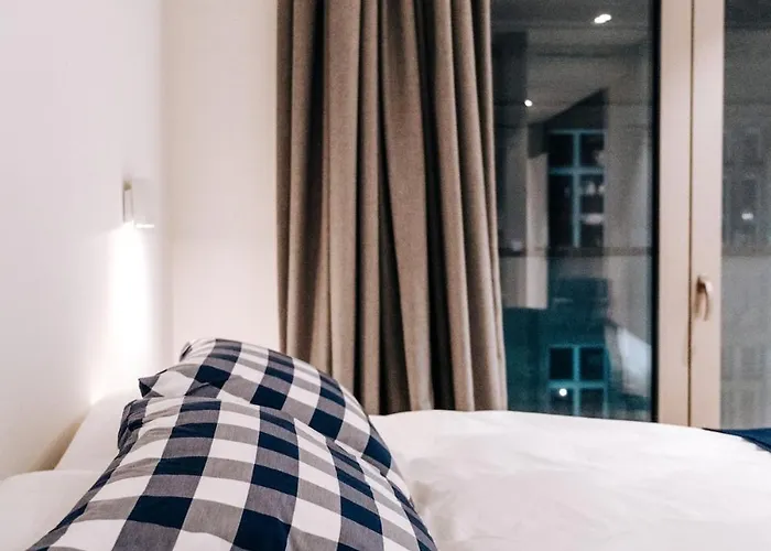 Luxe - Modern & Spacious 2br With Balcony View Apartment