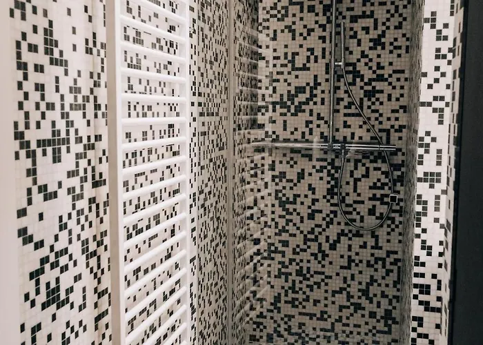 Luxe - Modern & Spacious 2br With Balcony View Apartamento