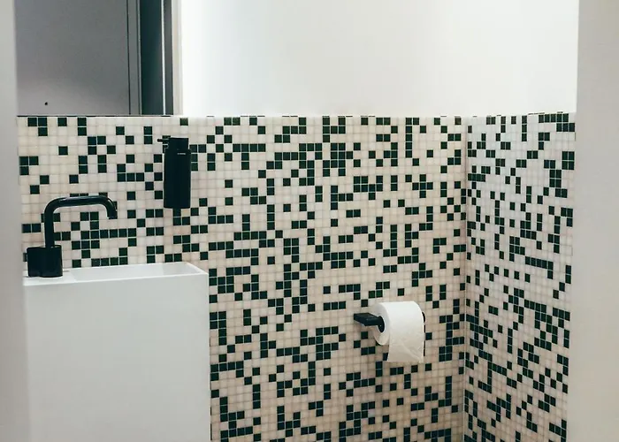 Luxe - Modern & Spacious 2br With Balcony View *