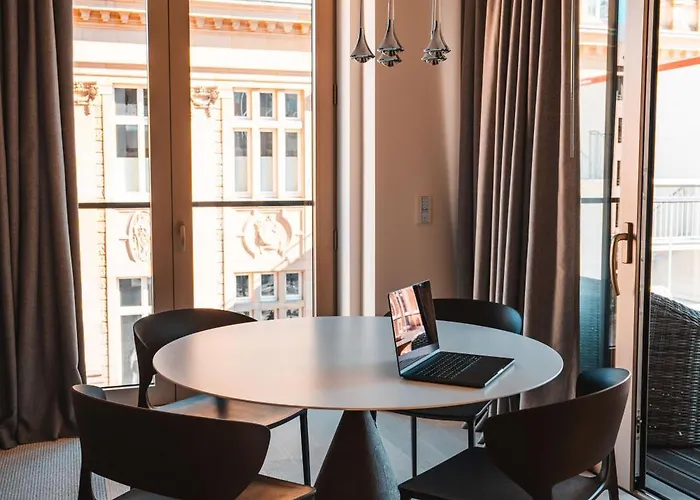 Luxe - Modern & Spacious 2br With Balcony View * Luxemburgo