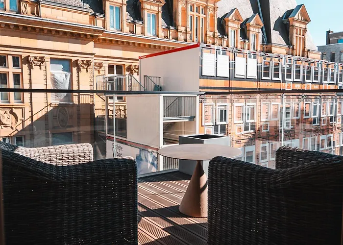 Apartment Luxe - Modern & Spacious 2br With Balcony View