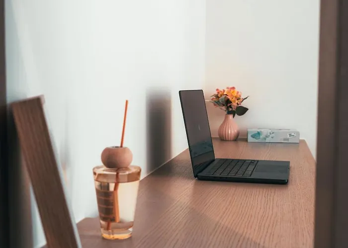 Luxe - Modern & Spacious 2br With Balcony View