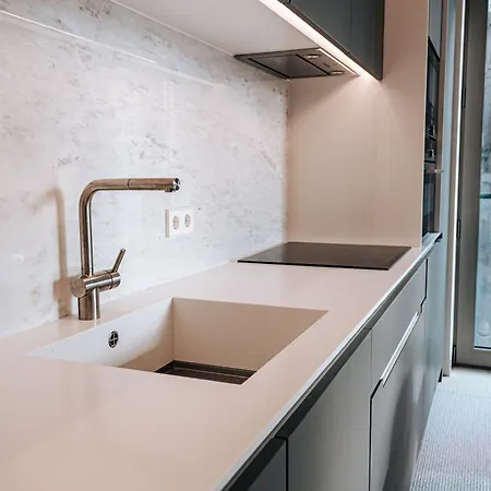 Luxe - Modern & Spacious 2br With Balcony View 卢森堡