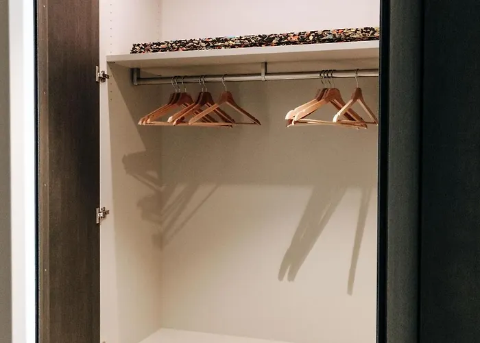 Luxe - Modern & Spacious 2br With Balcony View Appartement *