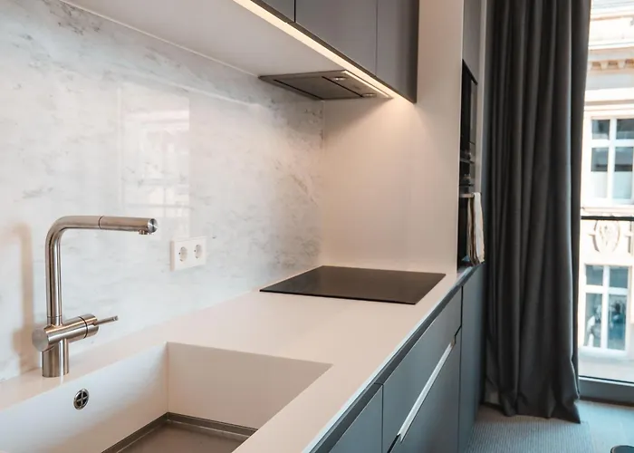 Luxe - Modern & Spacious 2br With Balcony View